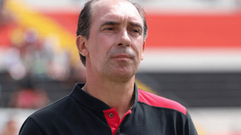 Treinador Paulo Baier, do Botafogo-SP