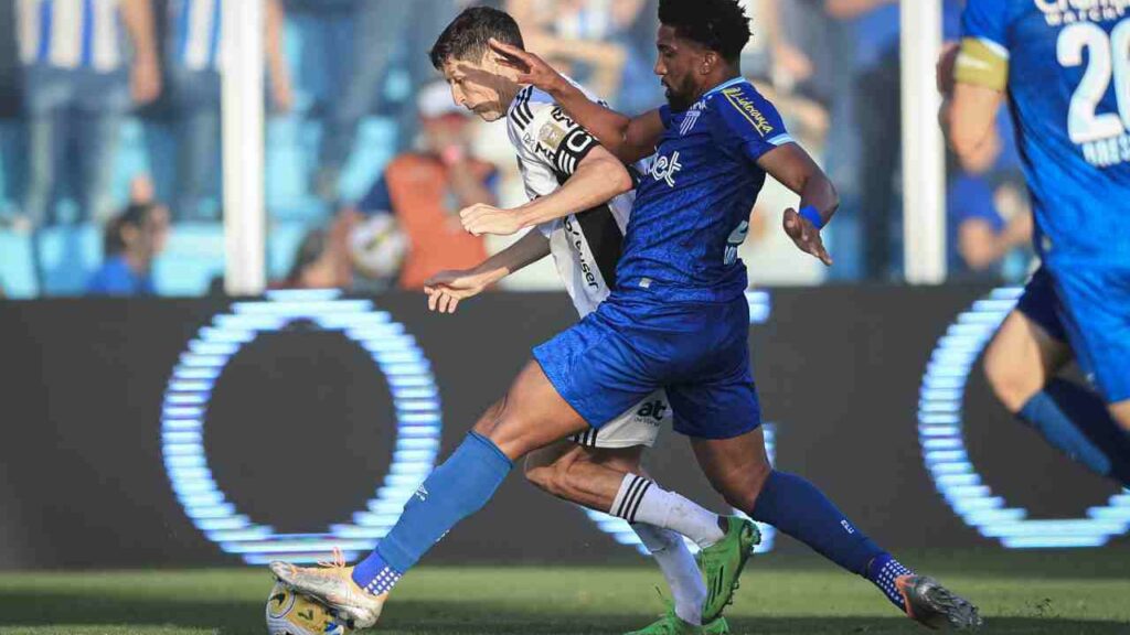 Na estreia de Lisca, Avaí bate o Atlético-MG e volta a vencer no Brasileirão após 9 rodadas