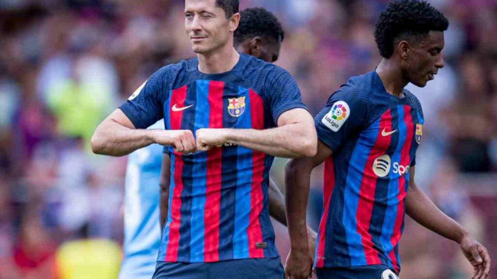 Lewandowski faz dois, Barcelona bate o Elche e assume ponta da La Liga