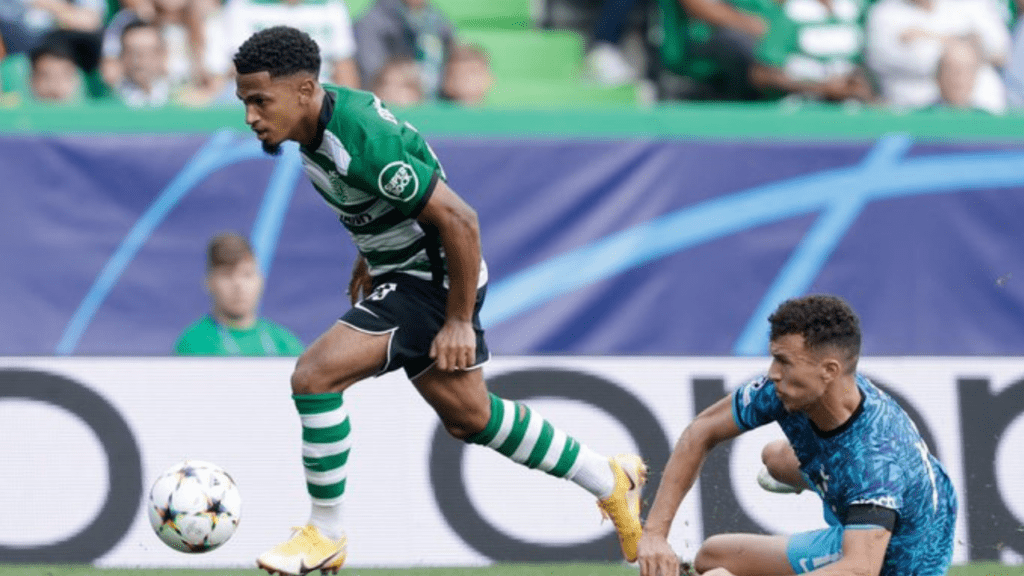 Lance do jogo entre Sporting e Liverpool na Champions League