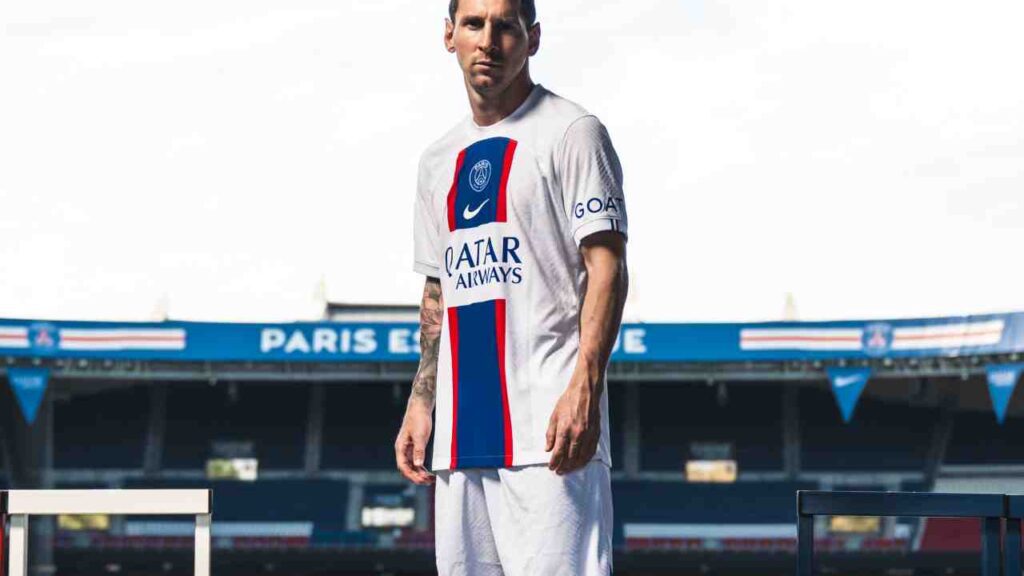 Nova terceira camisa do PSG é divulgada; veja fotos