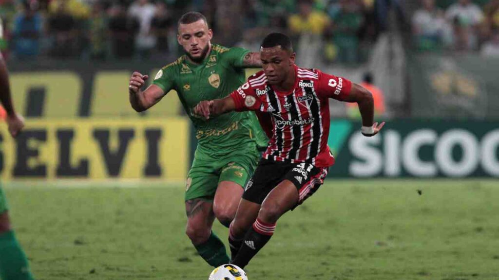 Brasileirão: Cuiabá sai na frente, mas São Paulo busca empate com 1 a menos