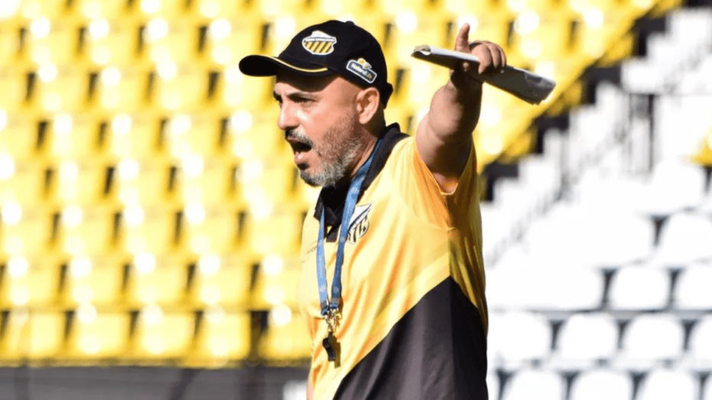 Treinador Rafael Guanaes, ex-Grêmio Novorizontino