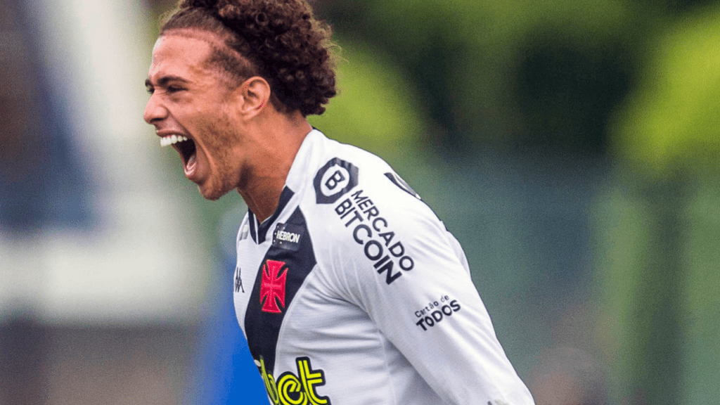 Atacante Figueiredo comemora gol com a camisa do Vasco da Gama
