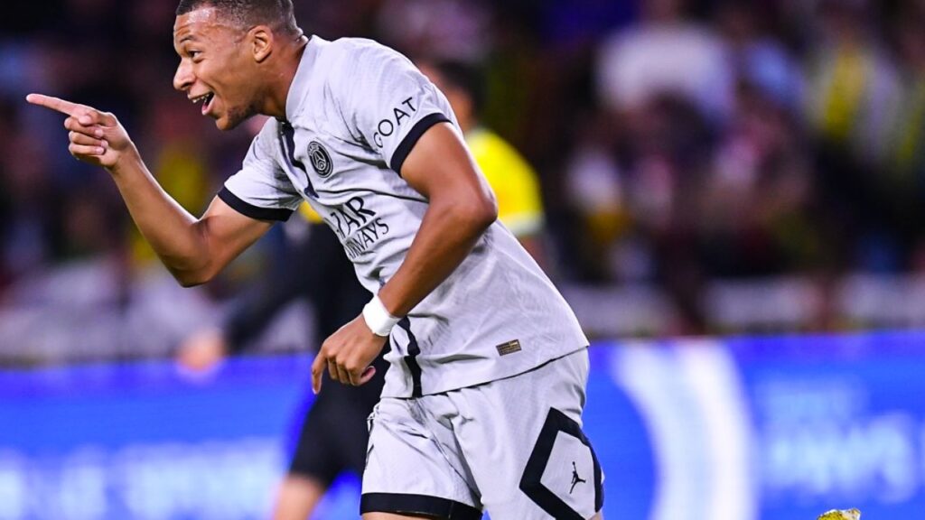 Após rumores de saída de Mbappé do PSG, diretor se pronuncia; confira