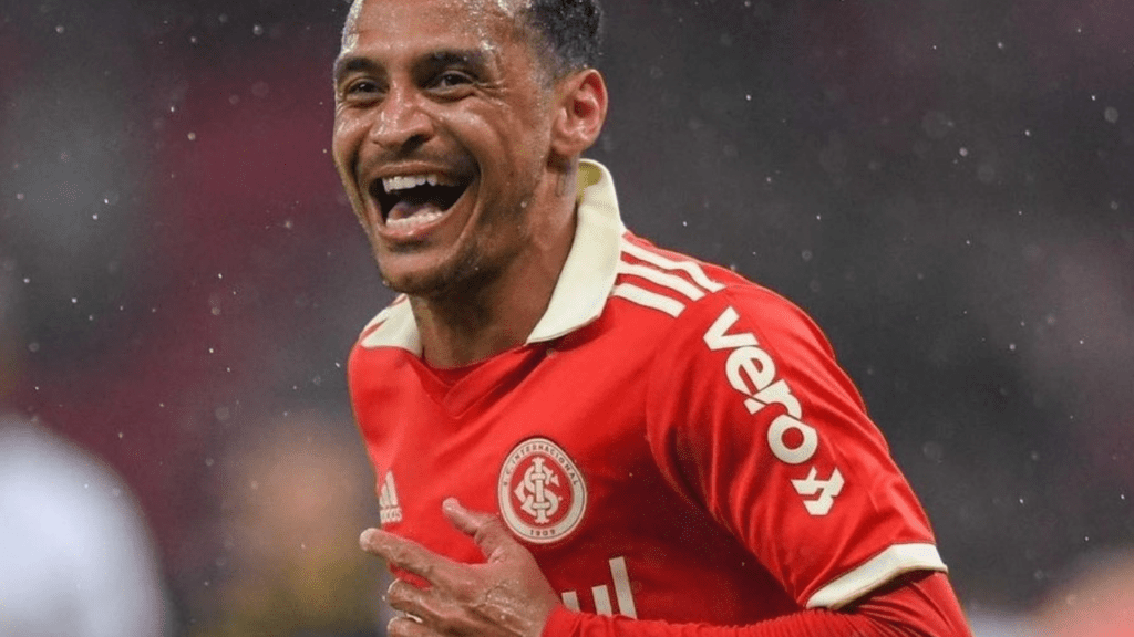 Atacante Alan PAtrick, do Internacional