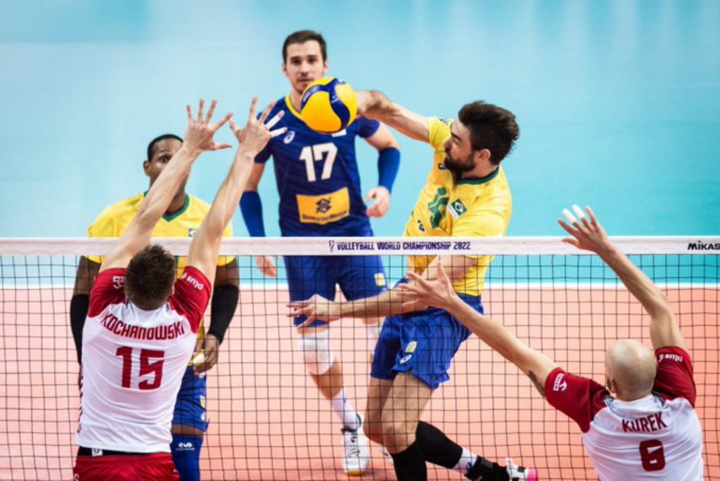 Central Lucão em jogo do Mundial de Vôlei entre Brasil e Polônia