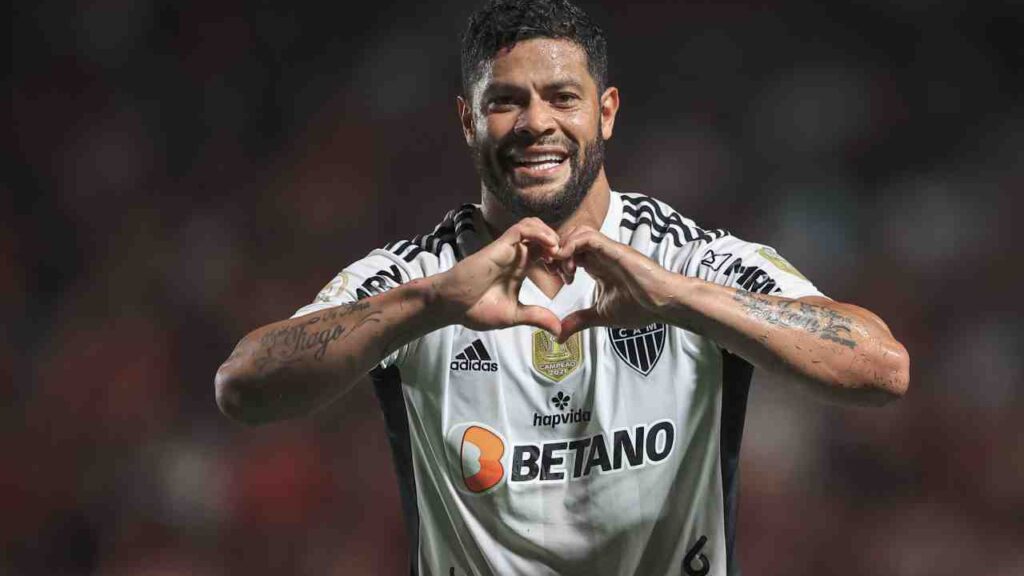 Atlético-MG faz bom jogo, bate o Atlético-GO e segue na caça ao G-6 do Brasileirão