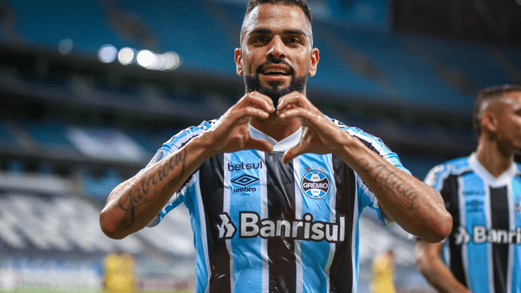 Volante Maicon, ex-Grêmio