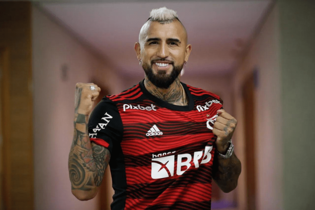 Volante Arturo Vidal, do Flamengo