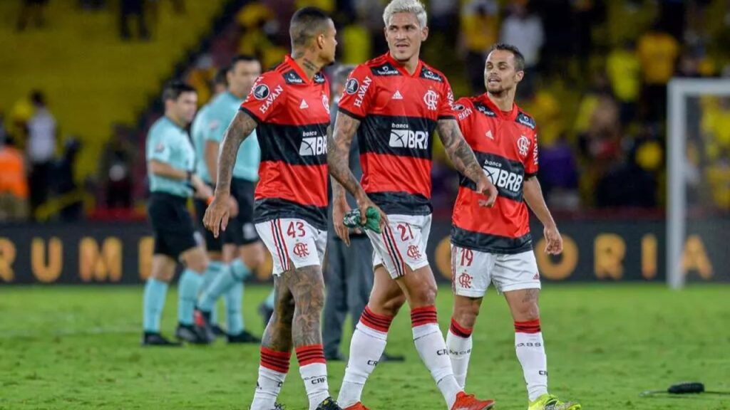 Kenedy, ex-Flamengo, acertou com o Valladolid, time de Ronaldo Fenômeno