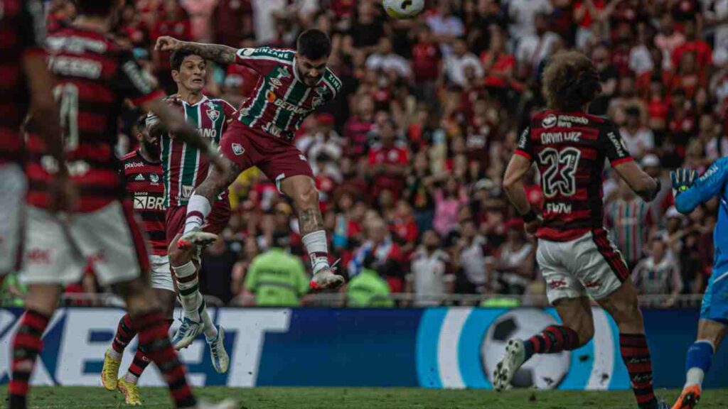 Fluminense vence o Flamengo no Maracanã e assume vice-liderança do Brasileirão