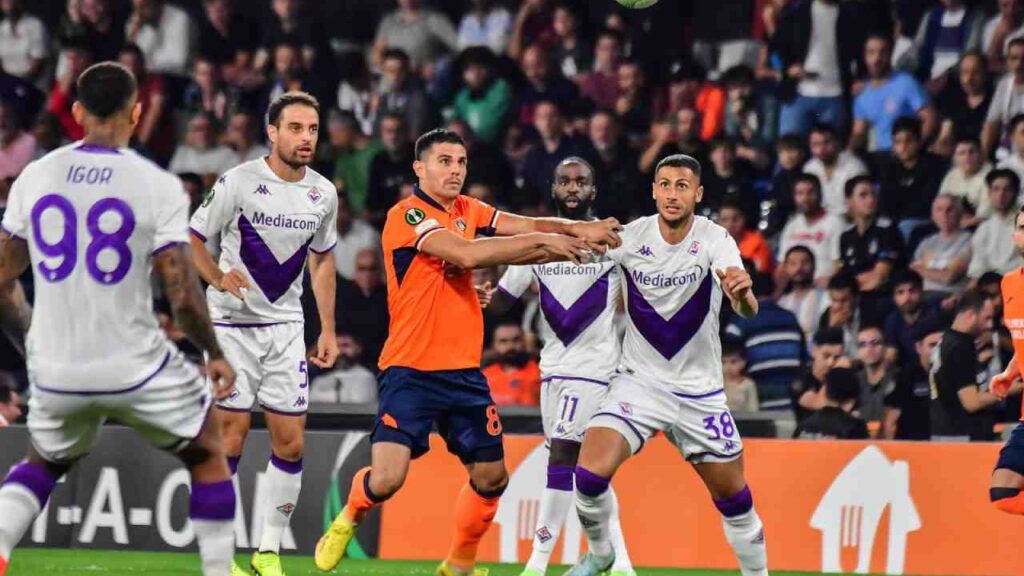 Conference League: Fiorentina é goleada pelo Basaksehir