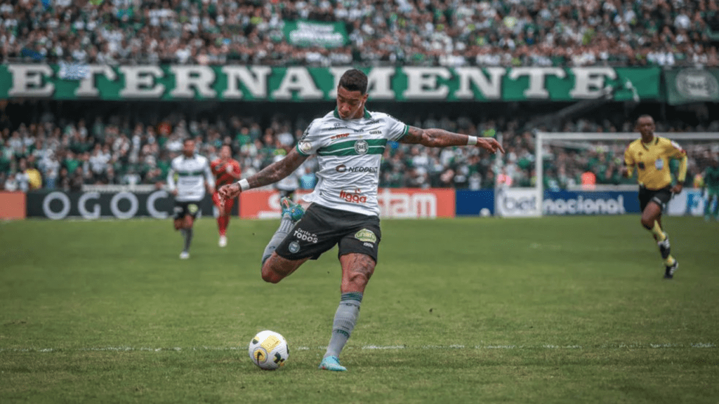 Atacante Alef Manga, do Coritiba