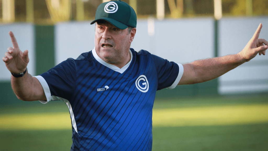 Treinador Pintado, ex-Goiás