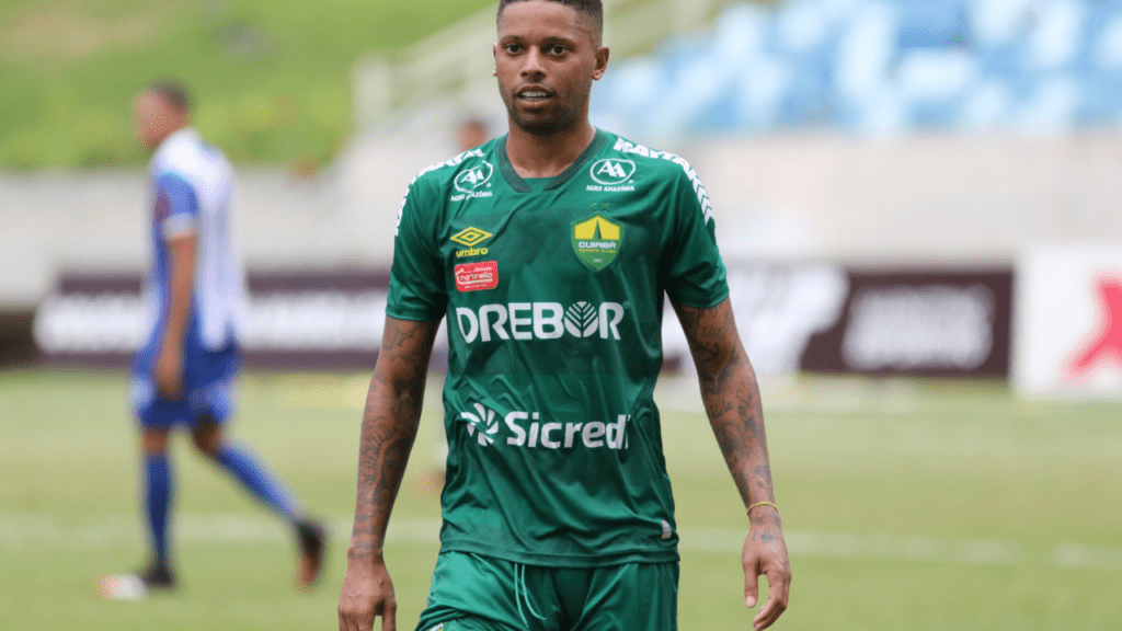 Clube russo contrata André: Atacante André em jogo do Cuiabá, na Arena Pantanal, em 2022