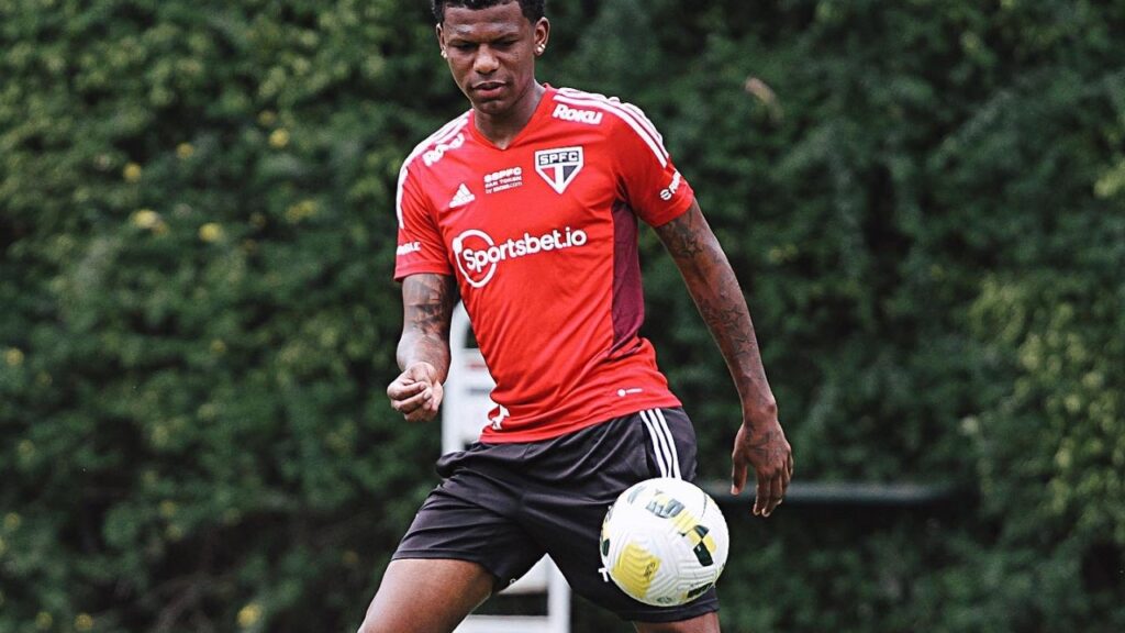 São Paulo: Zagueiro volta a ser relacionado e sonha com Copa do Mundo