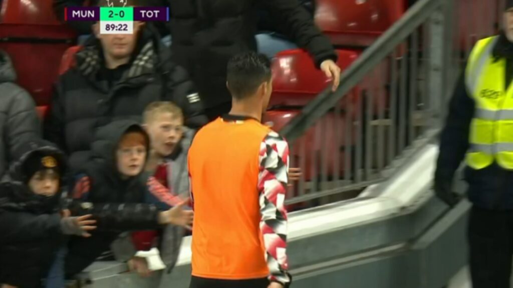 Após abandonar jogo antes do fim, Cristiano Ronaldo é punido pelo Manchester United