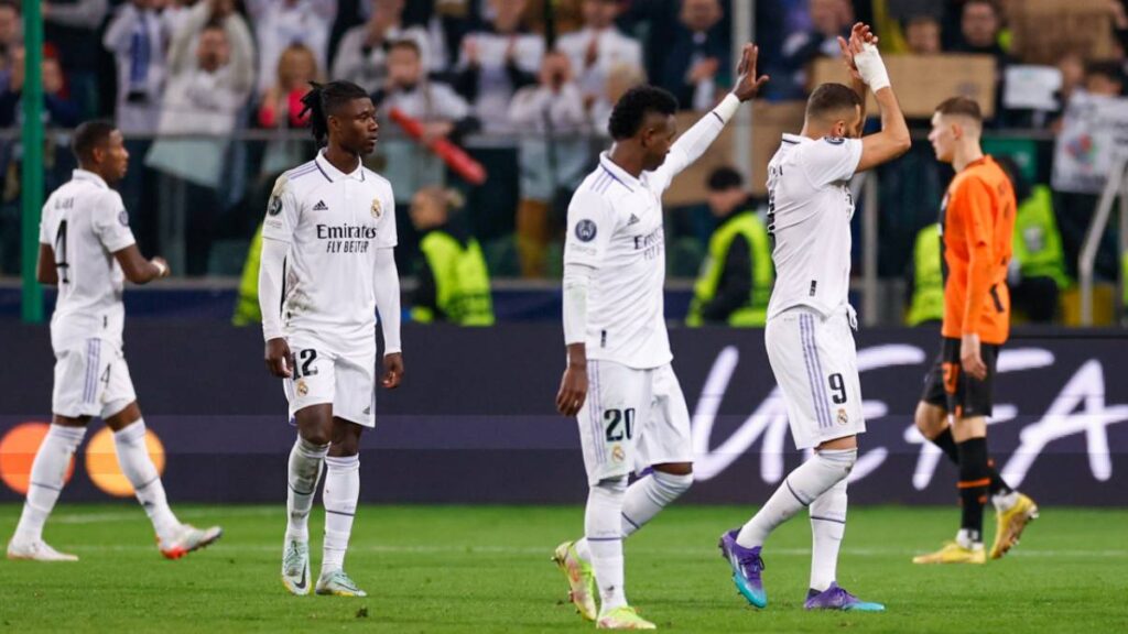 Time do Real Madrid em jogo contra o Shakhtar