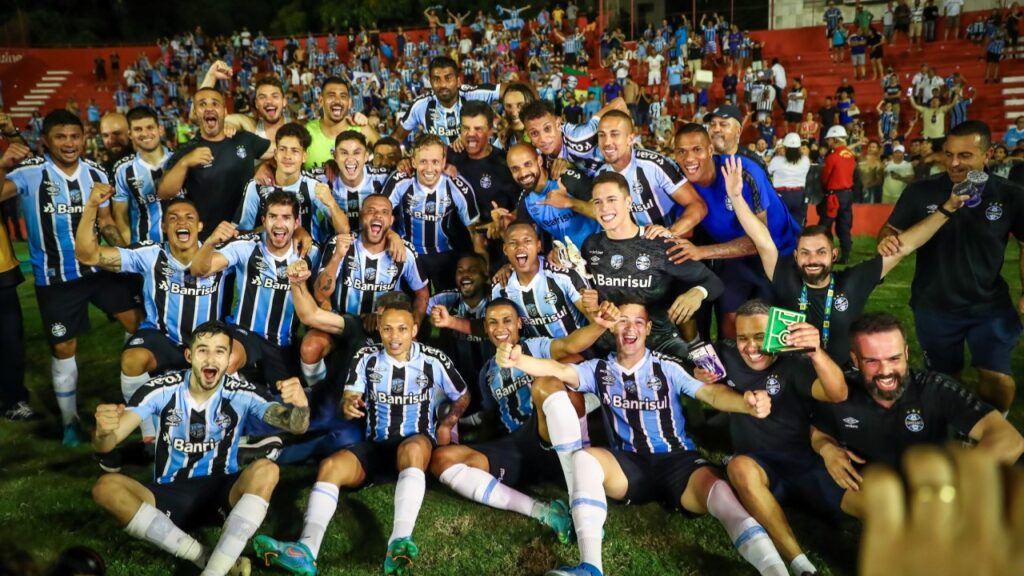 Grêmio vence Náutico nos Aflitos e retorna à Série A