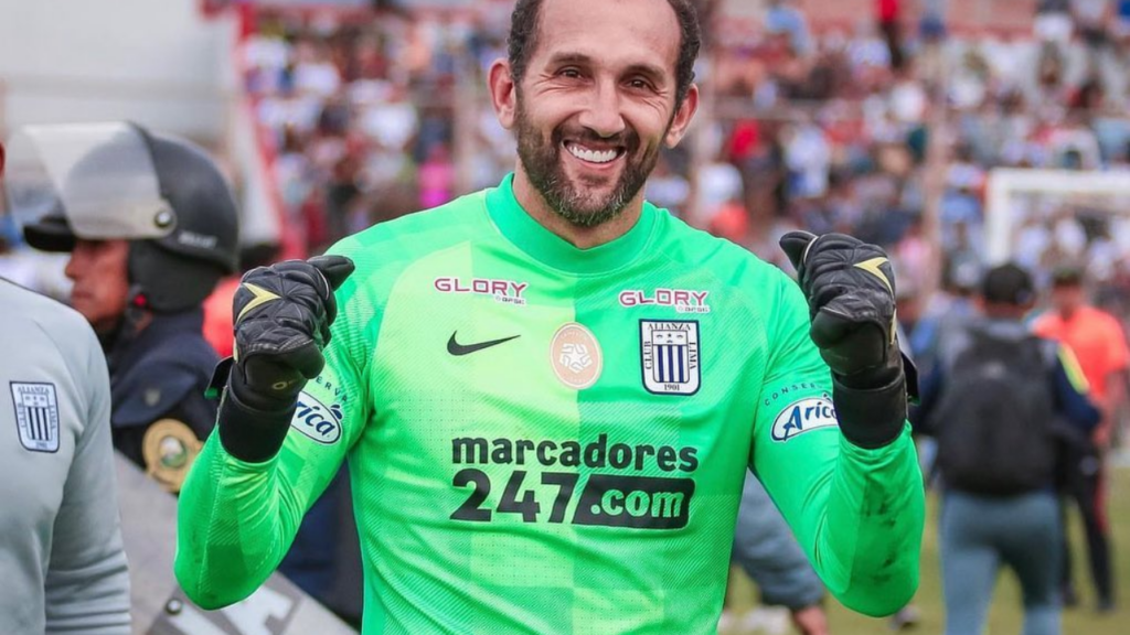 Hernán Barcos vira goleiro no Alianza Lima