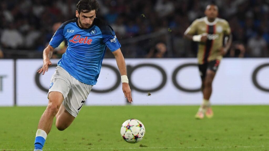 Napoli vence Ajax e garante vaga no mata-mata da Champions League