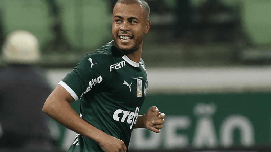 Lateral Mayke, do Palmeiras