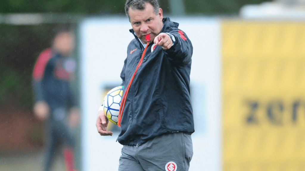 Treinador Celso Roth, ex-Internacional