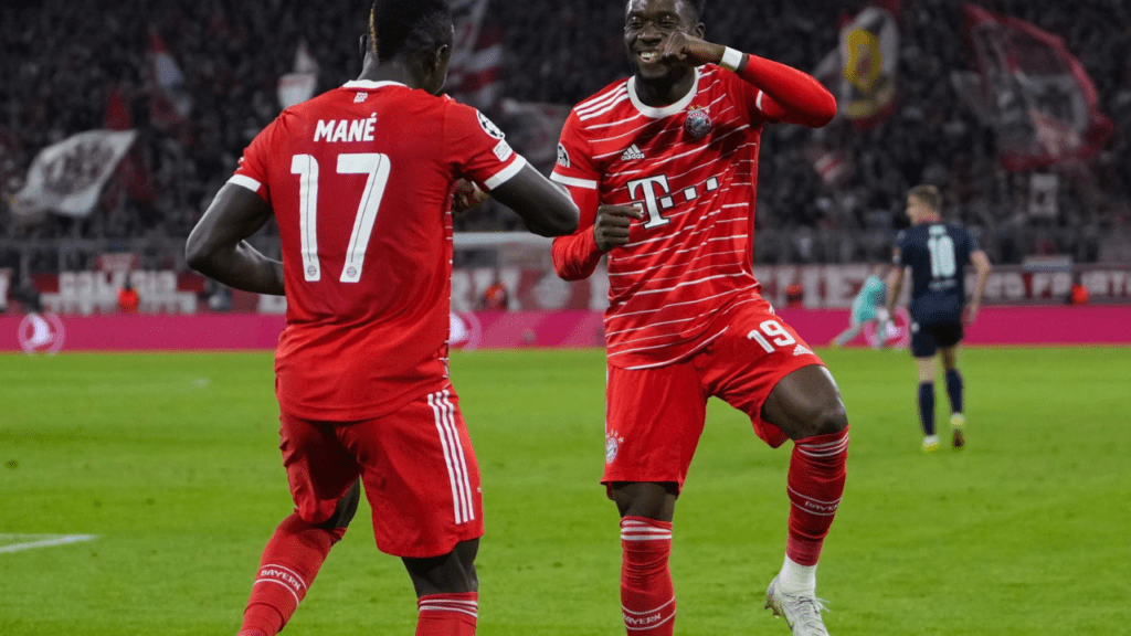 Alphonso Davies e Sadio Mané, do Bayern de Munique
