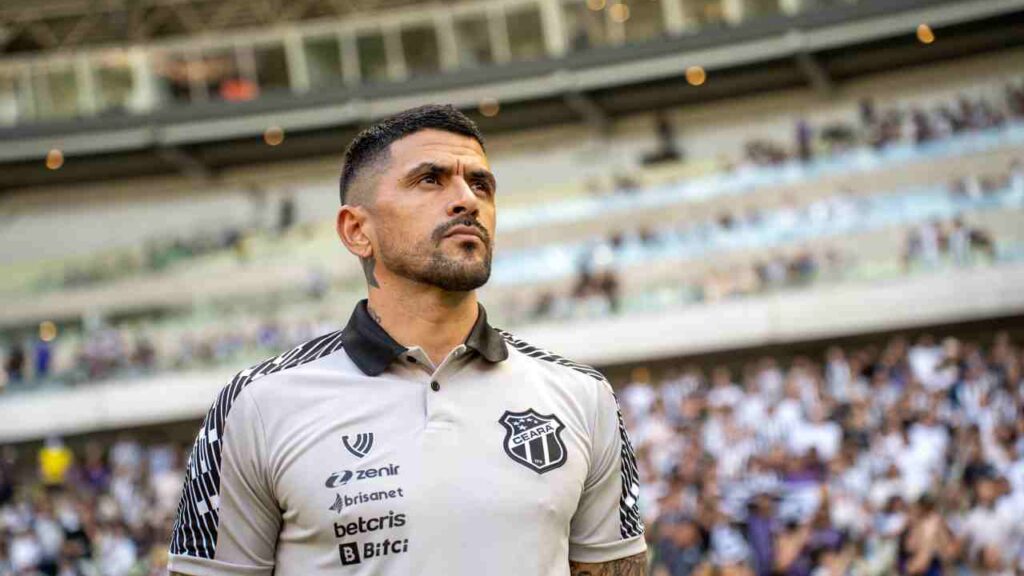 Ceará anuncia saída do técnico Lucho González