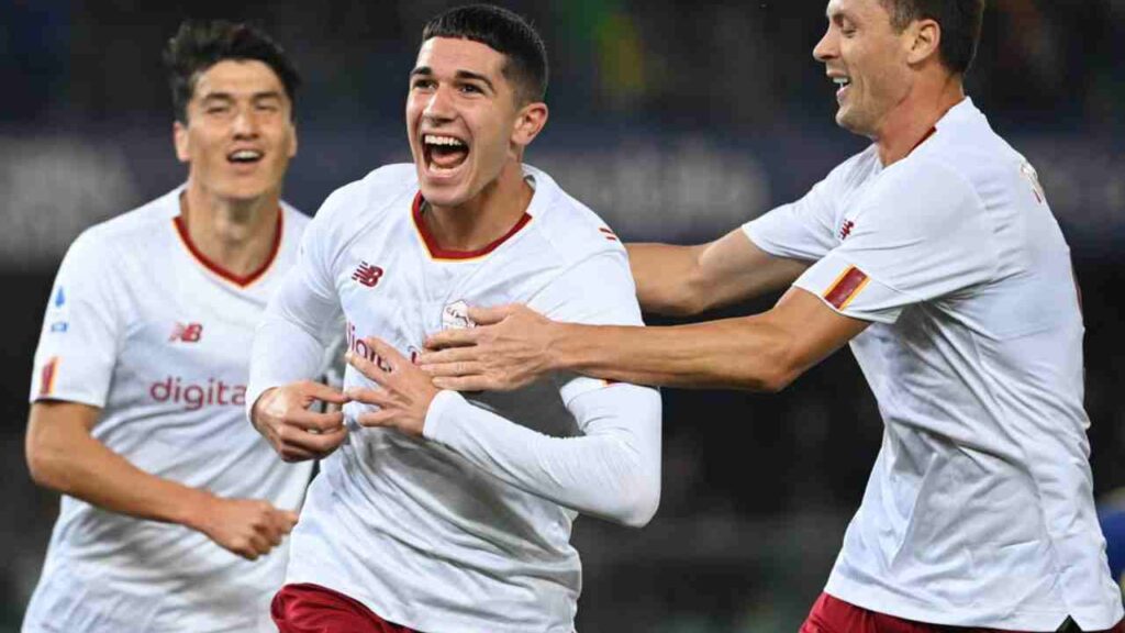 Roma bate o Verona e entra no G-4 do Campeonato Italiano