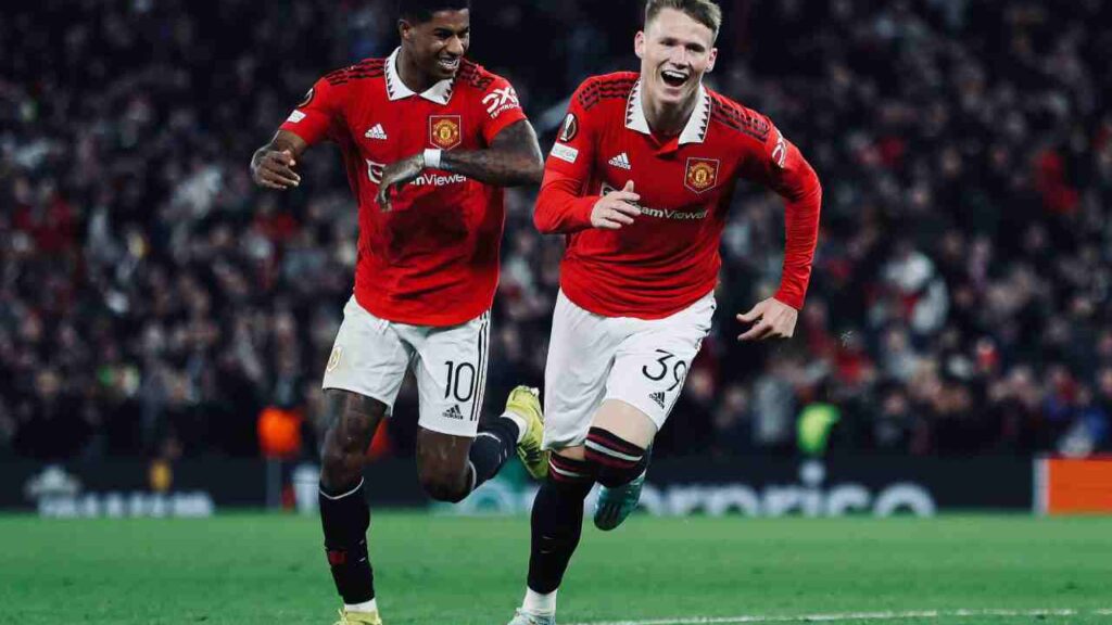 Manchester United marca no fim e vence o Omonia pela Europa League