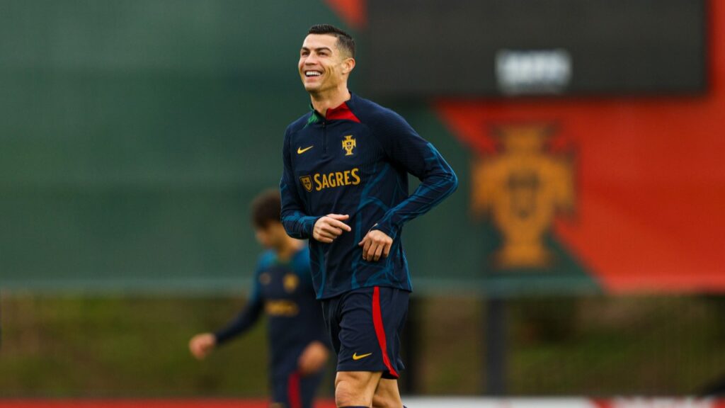 Recuperado, Cristiano Ronaldo volta a treinar com Portugal para Copa do Mundo