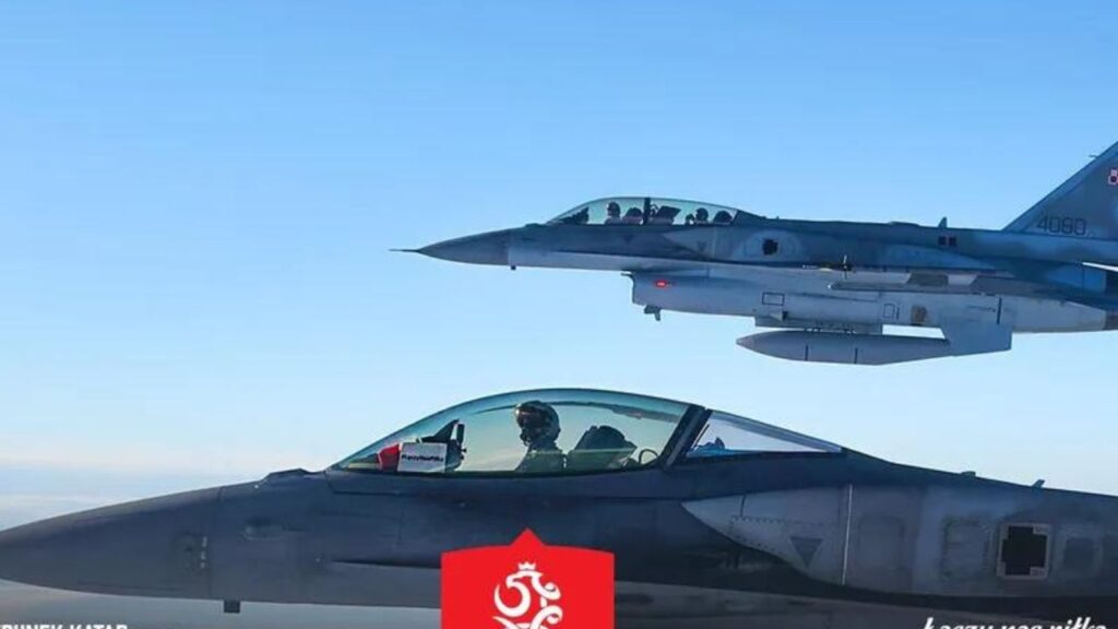 Seleção da Polônia é escoltada por caças