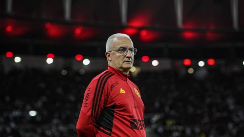 São Paulo contrata Dorival Júnior: Dorival Júnior no comando do Flamengo, em partida no Maracanã, em 2022