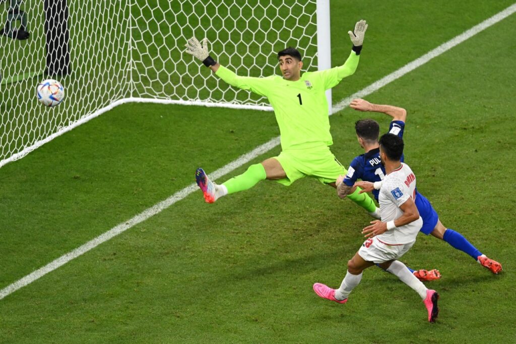 Estados Unidos vencem Irã e vão às oitavas de final da Copa do Mundo