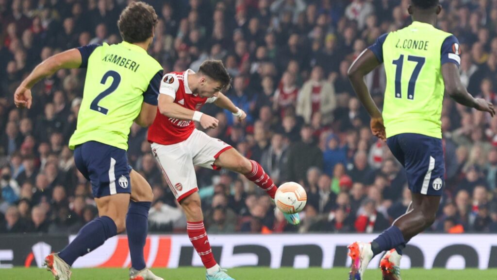 Arsenal vence e avança às oitavas da Europa League