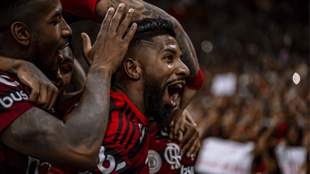 Lateral Rodinei, ex-Flamengo, na pauta do Atlético-MG