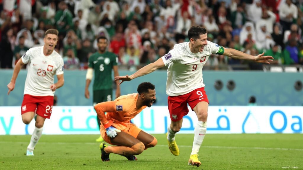 Lewandowski desencanta, Polônia vence Arábia Saudita e embola Grupo C da Copa do Mundo