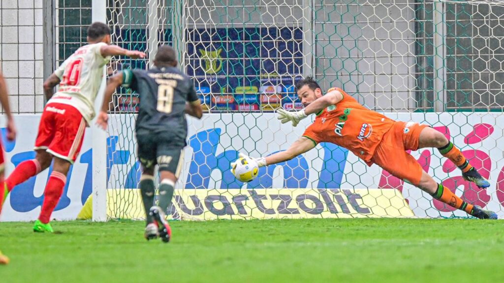 Matheus Cavivhioli em Inter x América-MG