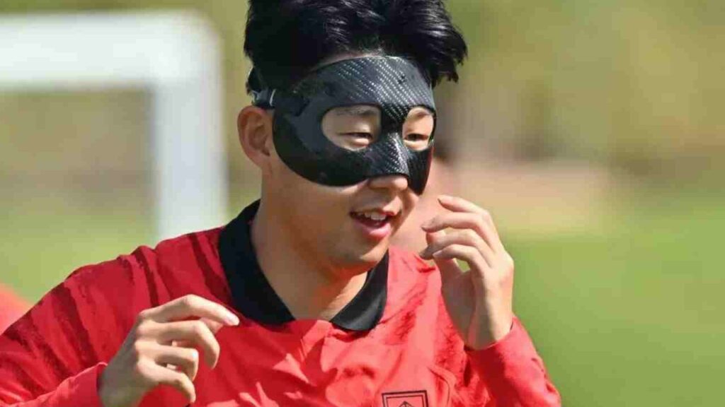 Craque da Coreia do Sul, Son treina de máscara após fraturar o rosto; veja