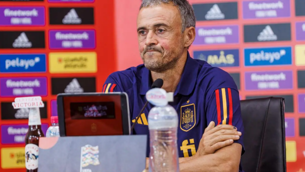 Luis Enrique se reúne com o Chelsea: Luis Enrique, ex-treinador da Seleção da Espanha em entrevista coletiva
