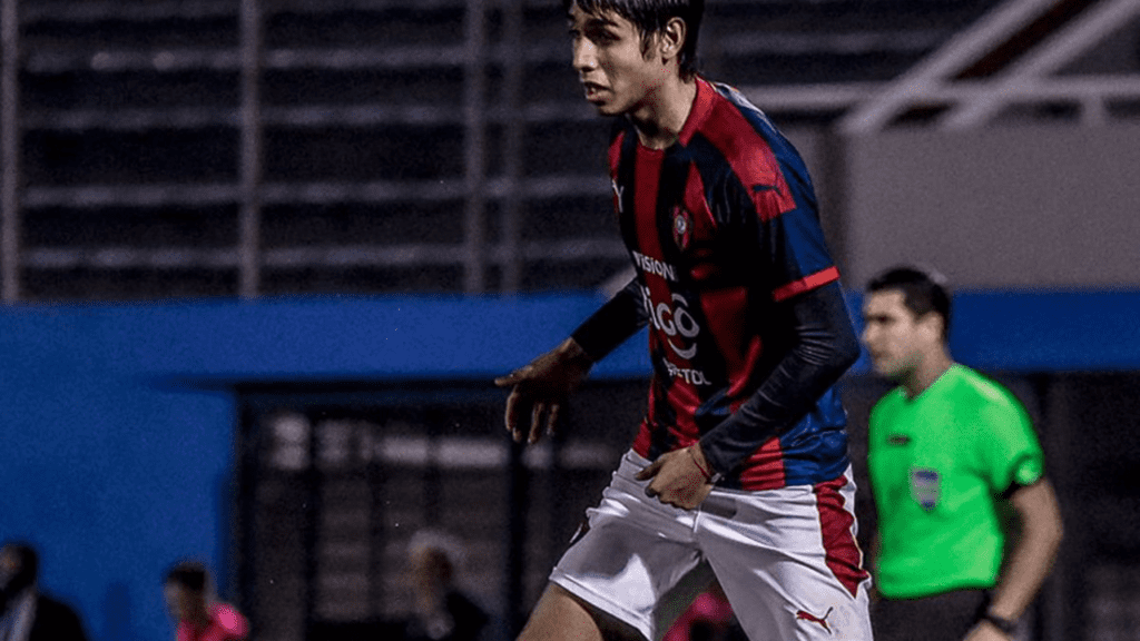 Zagueiro Alexis Duarte, do Cerro Porteño, na pauta do Athletico