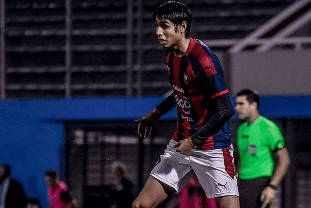 Zagueiro Alexis Duarte, do Cerro Porteño, na pauta do Athletico