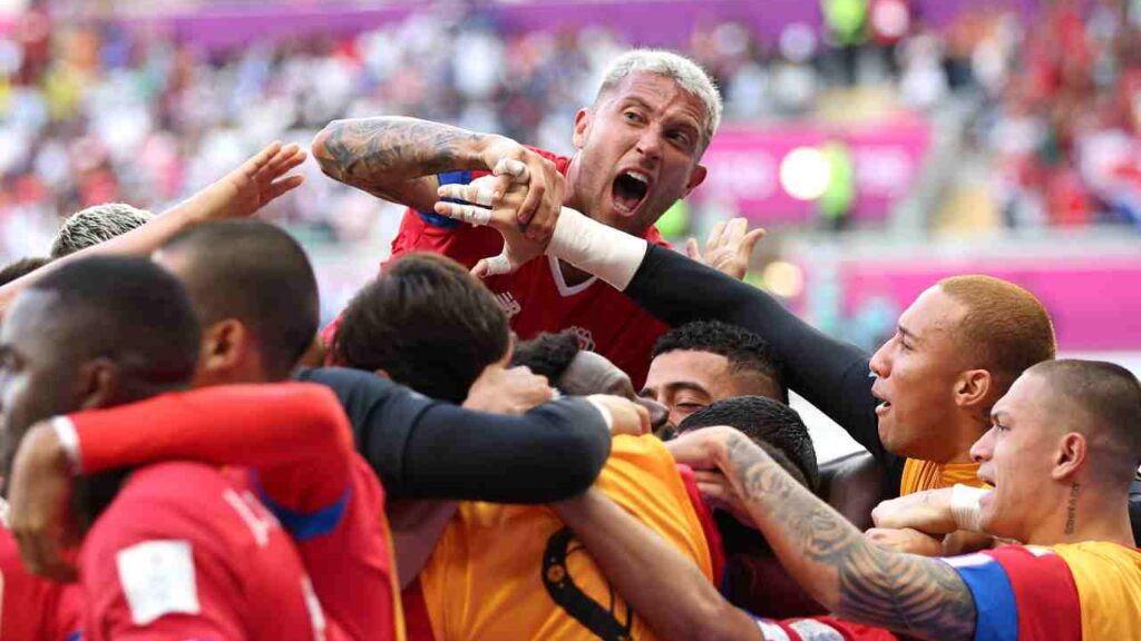 Costa Rica bate Japão, ajuda Alemanha e embola Grupo E da Copa do Mundo