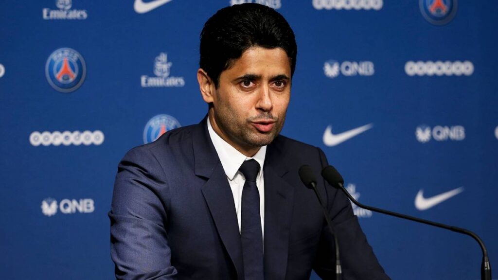 Dono do PSG negocia compra do Málaga: De terno, em entrevista coletiva, Nasser Al-Khelaifi, presidente do PSG