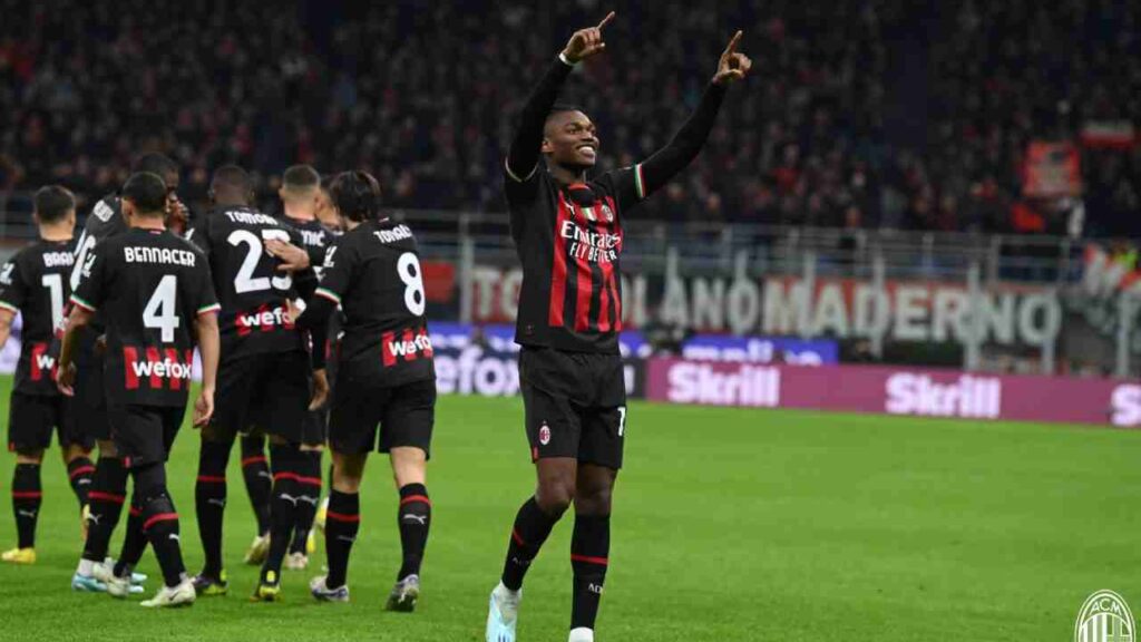 Milan bate Fiorentina e assume vice-liderança do Campeonato Italiano