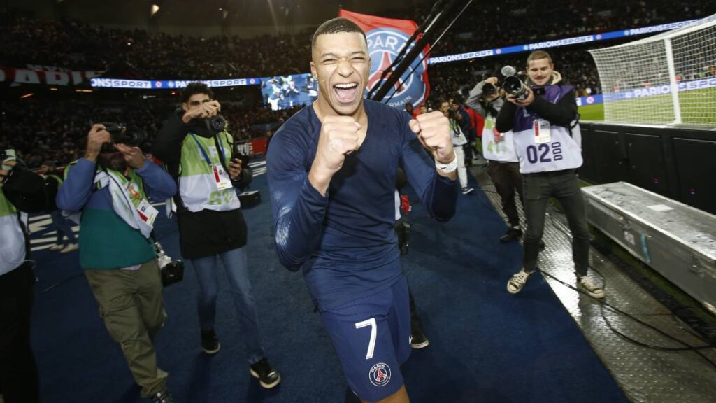 Mbappé capitão da França: Deschamps anunciou que o jogador vestirá a braçadeira no próximo ciclo. Foto: Divulgação