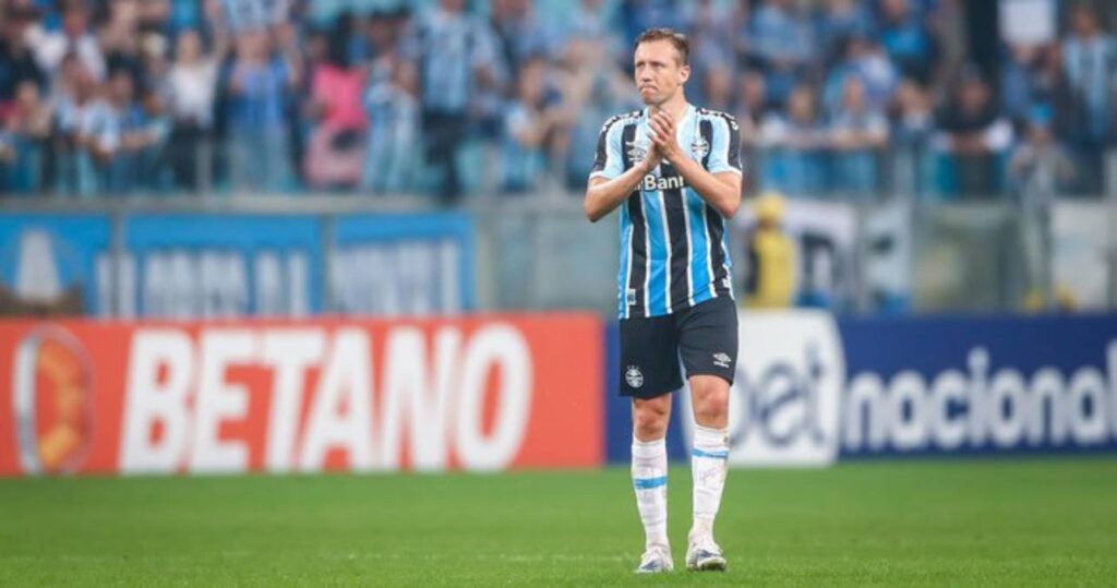 Lucas Leiva aposentadoria: jogador precisou pendurar as chuteiras após ser diagnosticado com problema cardíaco. Foto: Divulgação