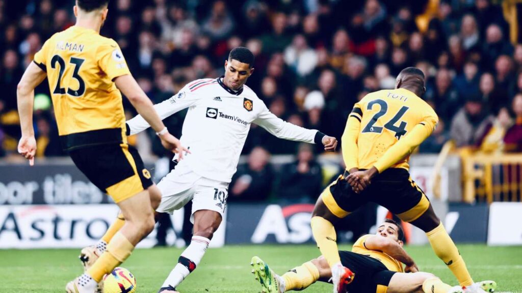 Manchester United ganha do Wolverhampton e entra no G-4 da Premier League